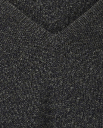 William Lockie V-hals Lamswol Pullover | Navy/Seaweed