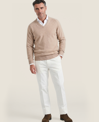 Klassischer Lammwollpullover mit V-Ausschnitt | Braun