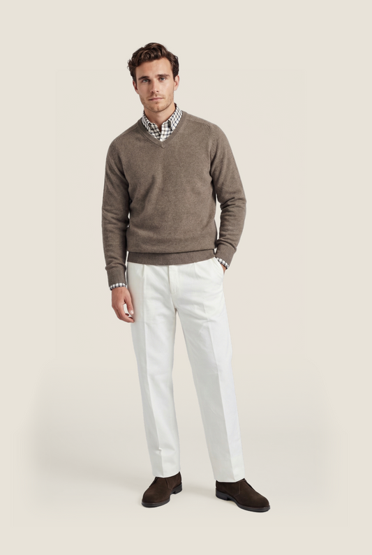 Klassischer Lammwollpullover mit V-Ausschnitt | Braun