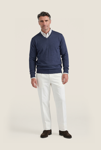 Pullover aus Merinowolle mit V-Ausschnitt | Hellindigo Pullover aus Merinowolle mit V-Ausschnitt | Hellindigo